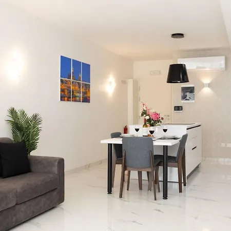 Ivory Penthouse W Hot Tub By Homely! Apartman *