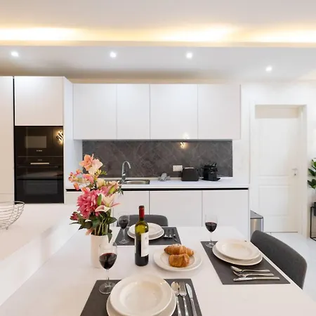 Ivory Penthouse W Hot Tub By Homely! Apartman *