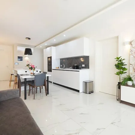 Ivory Penthouse W Hot Tub By Homely! Apartment St. Paul's Bay