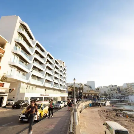 Ivory Penthouse W Hot Tub By Homely! Apartamento St. Paul's Bay