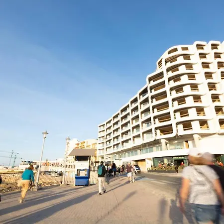 Apartment Ivory Penthouse W Hot Tub By Homely!