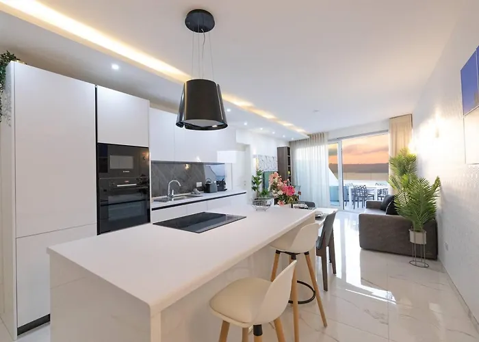 Ivory Penthouse W Hot Tub By Homely!