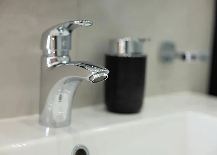 Ivory Penthouse W Hot Tub By Homely! Apartamento St Paul's Bay