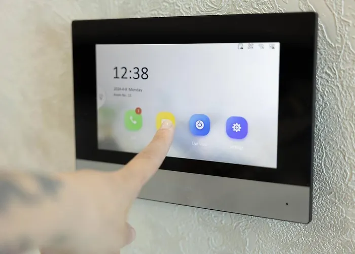 Ivory Penthouse W Hot Tub By Homely! *