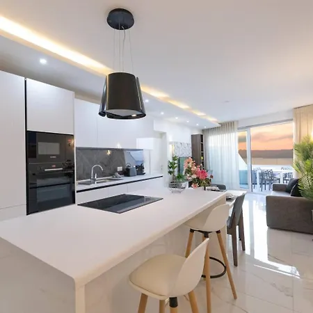 Ivory Penthouse W Hot Tub By Homely!