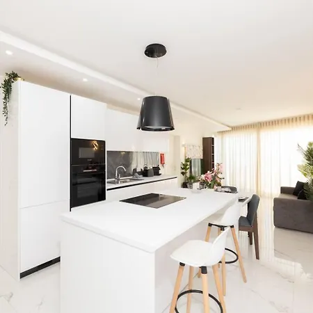 Ivory Penthouse W Hot Tub By Homely! *