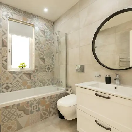 Ivory Penthouse W Hot Tub By Homely!