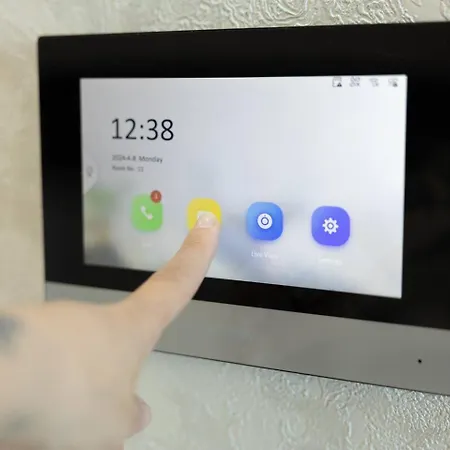 Ivory Penthouse W Hot Tub By Homely! *