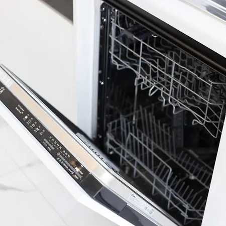 Апартаменты Ivory Penthouse W Hot Tub By Homely! *